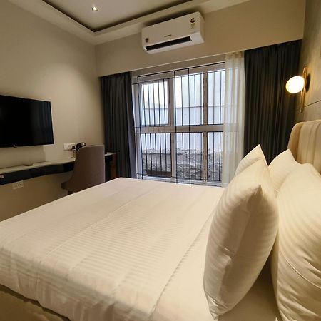 Olive Hotel Le Opera By Embassy Group バンガロール エクステリア 写真