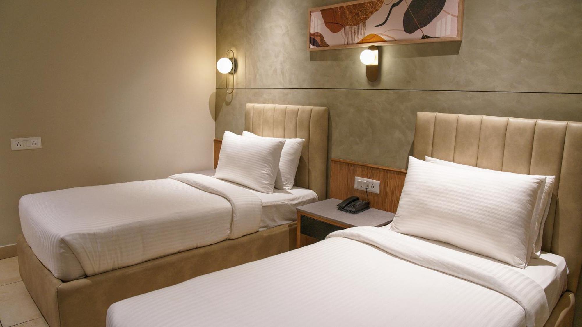 Olive Hotel Le Opera By Embassy Group バンガロール エクステリア 写真