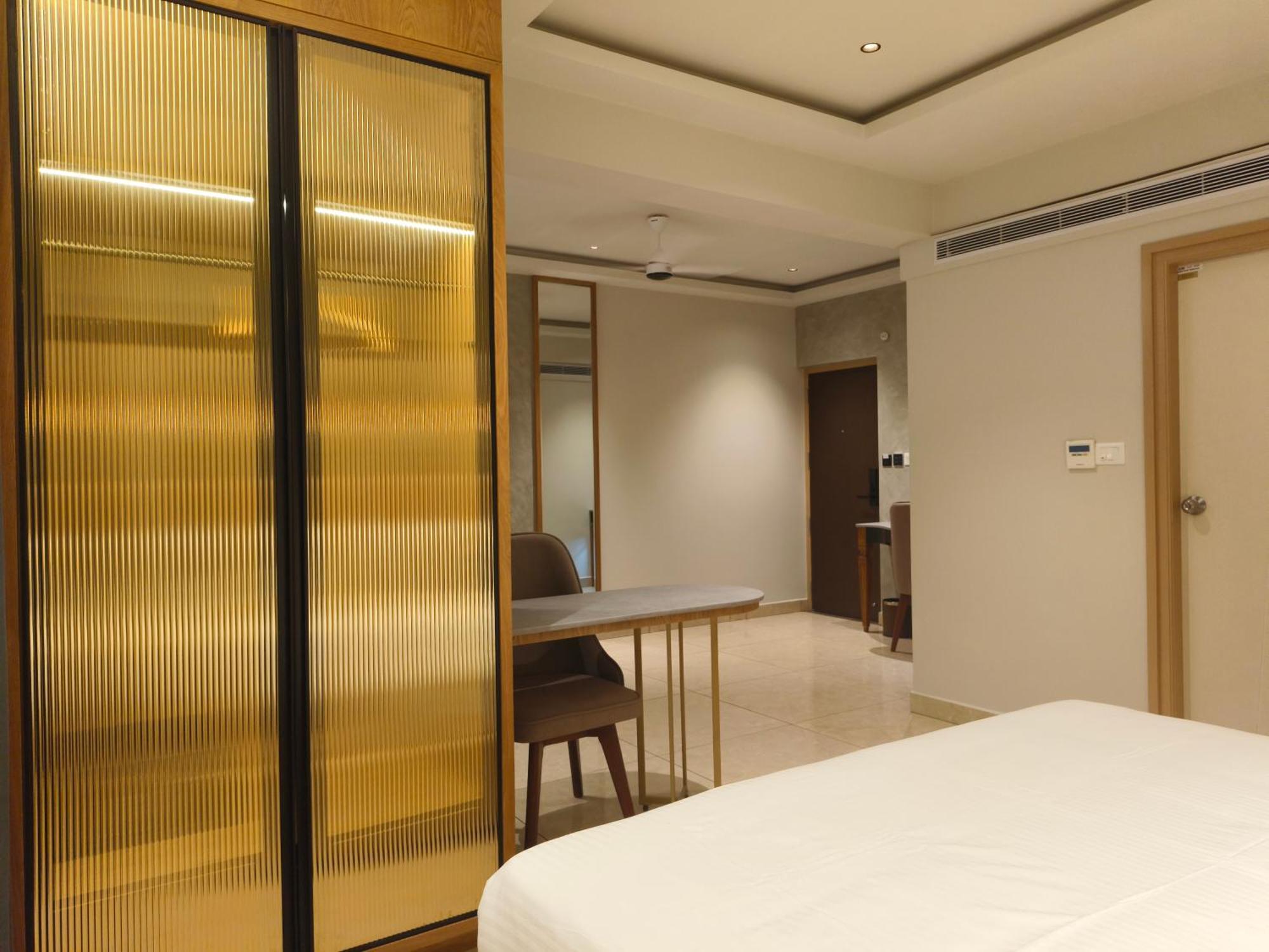 Olive Hotel Le Opera By Embassy Group バンガロール エクステリア 写真