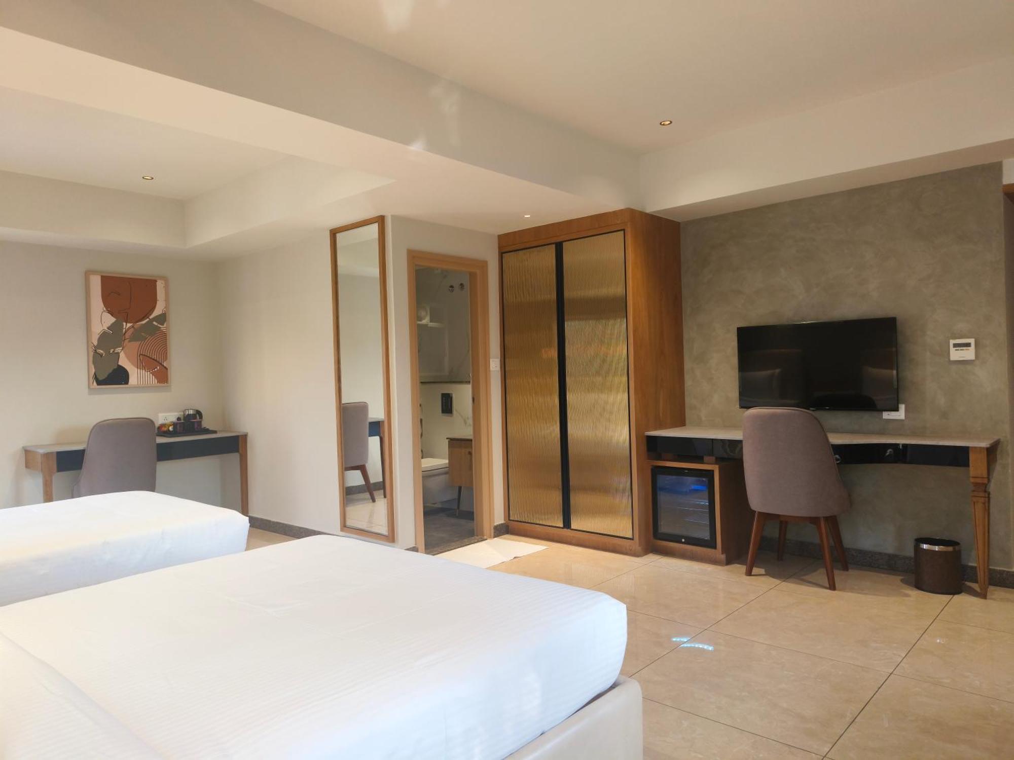 Olive Hotel Le Opera By Embassy Group バンガロール エクステリア 写真