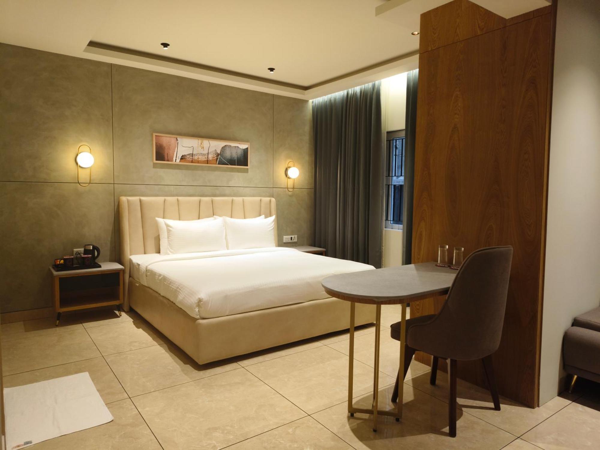 Olive Hotel Le Opera By Embassy Group バンガロール エクステリア 写真