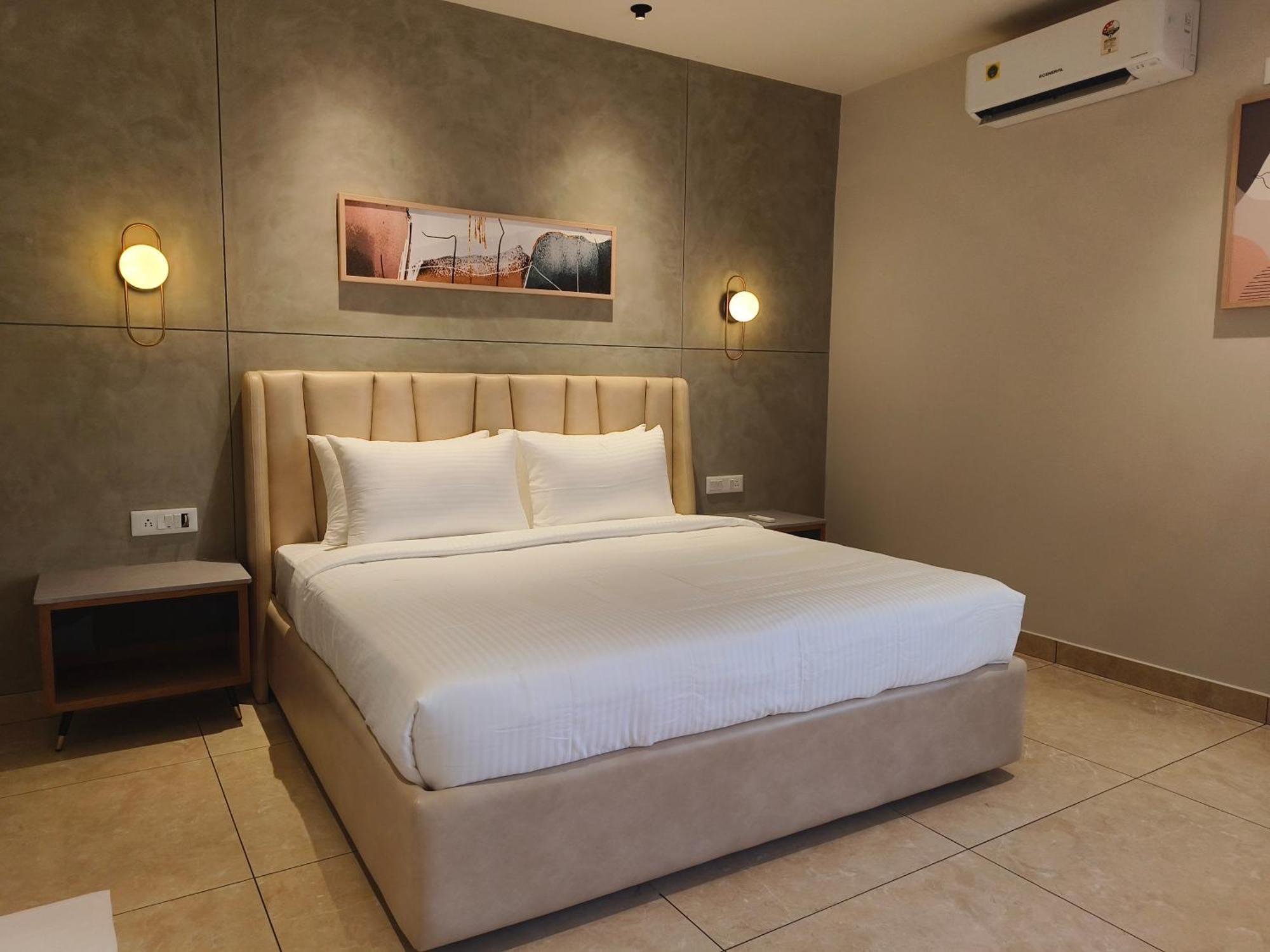 Olive Hotel Le Opera By Embassy Group バンガロール エクステリア 写真