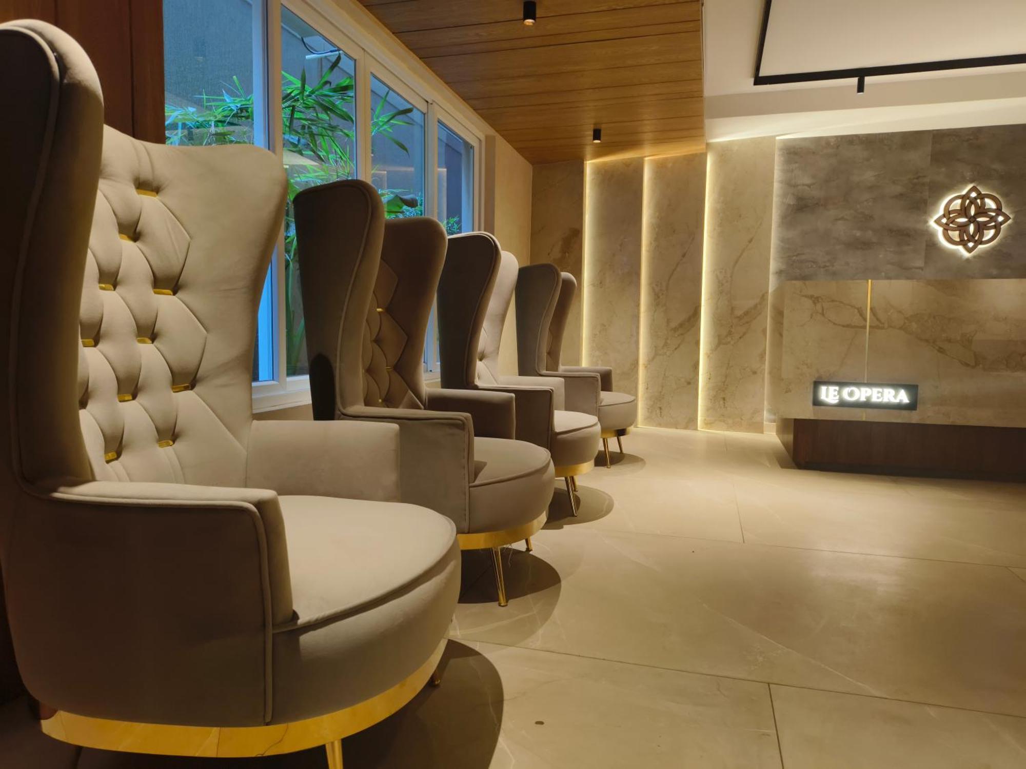 Olive Hotel Le Opera By Embassy Group バンガロール エクステリア 写真