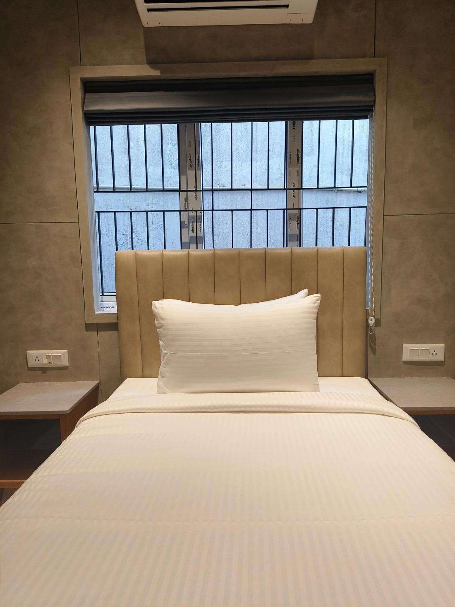 Olive Hotel Le Opera By Embassy Group バンガロール エクステリア 写真