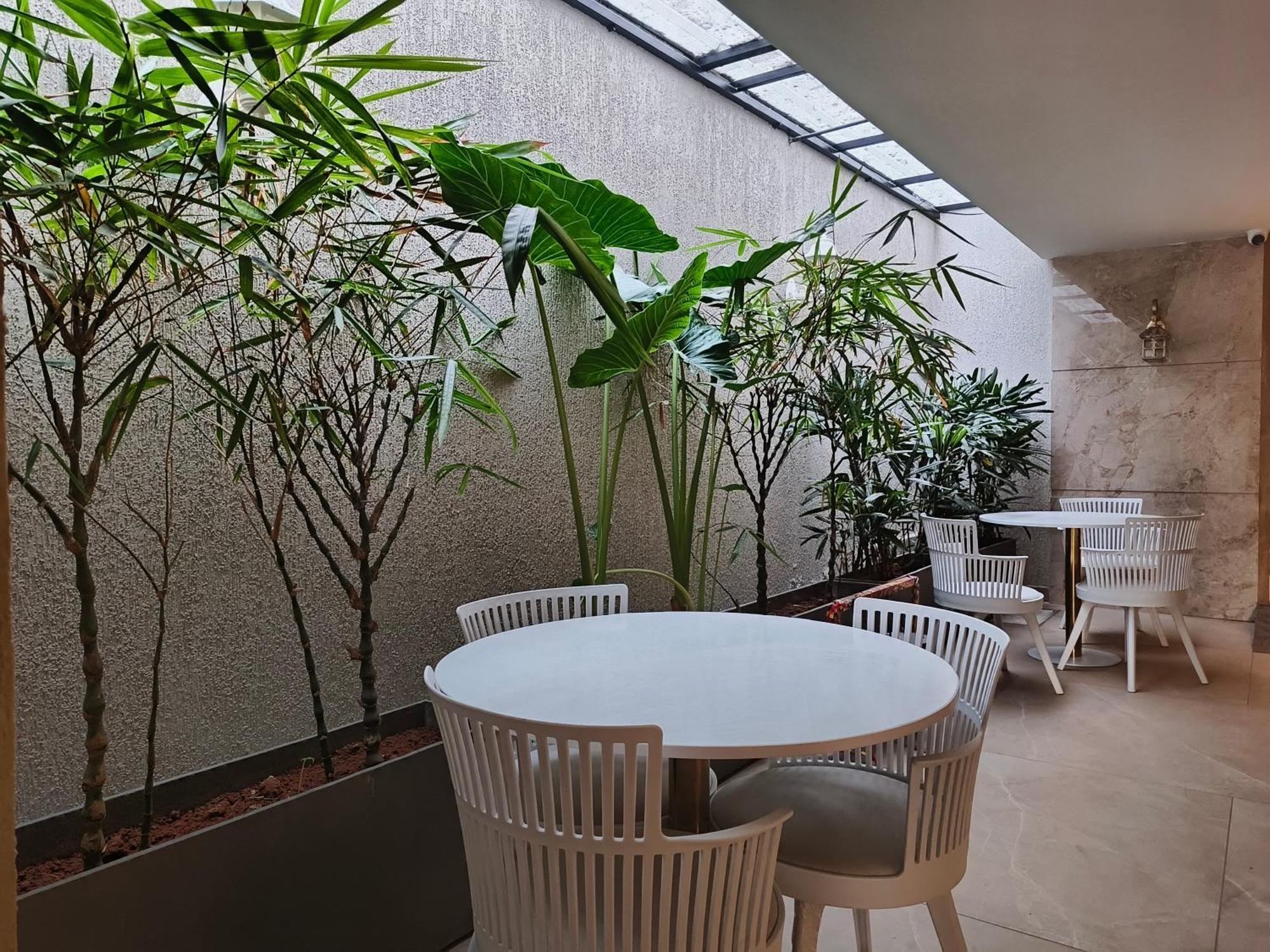 Olive Hotel Le Opera By Embassy Group バンガロール エクステリア 写真